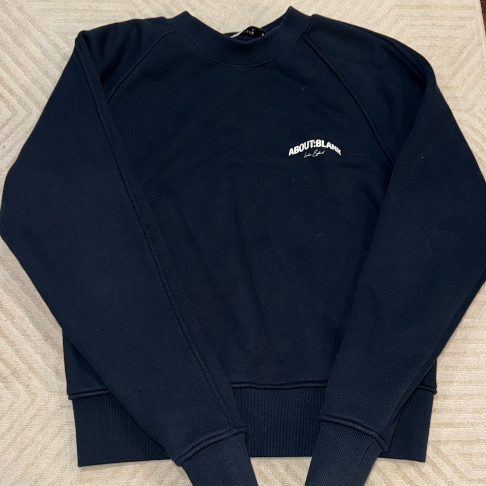 About blank Men's Navy Sweater
worn once
size s